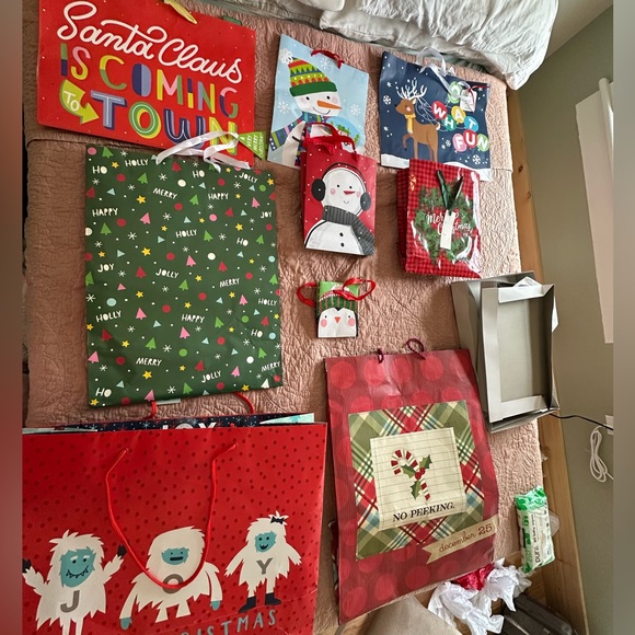 Gift Bags Set - Picture 4 of 5